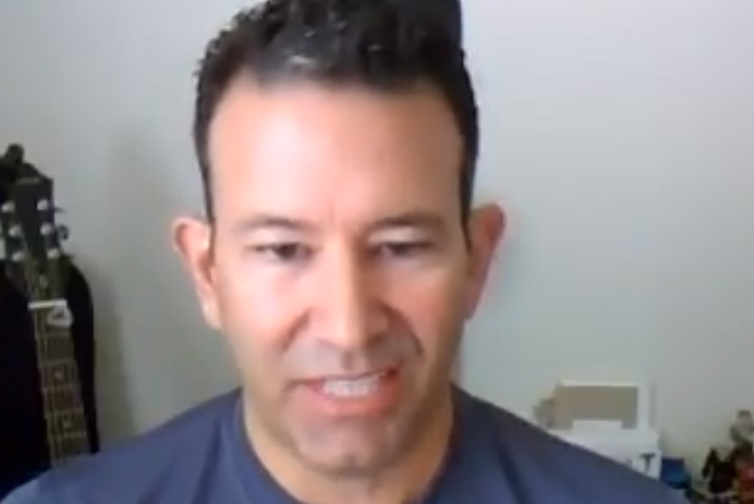 Headshot of Enrique